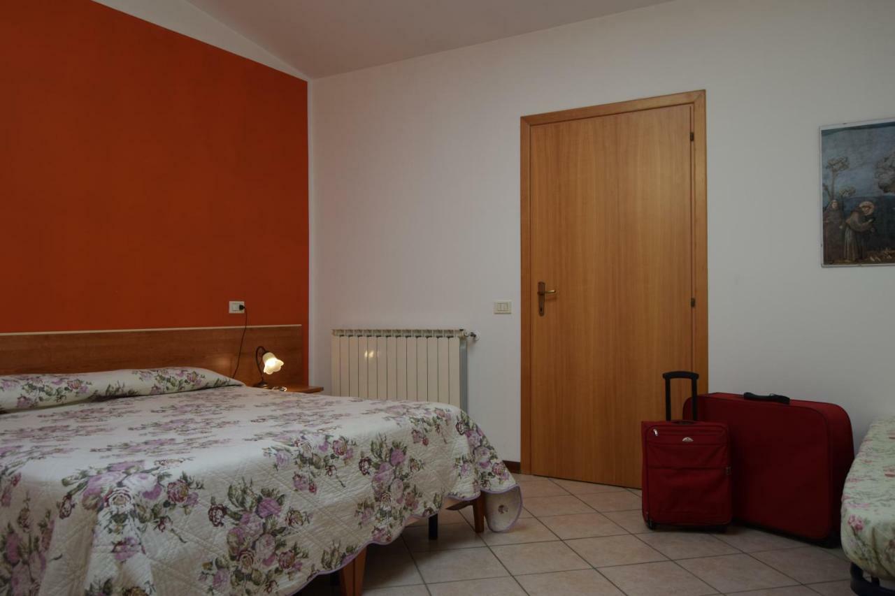 Il Turrione "App. Santa Chiara" Lejlighed Assisi Eksteriør billede